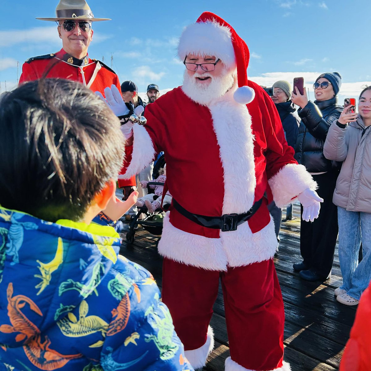 doc_EMaris's tweet photo. Hello Santa! 
@FishermansWharf @RichmondBC 
#winterinthevillage #richmondbc #stevestonvillage #stevestonevents https://t.co/XwIZ95viZK