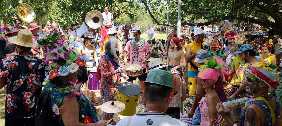 donniedarko73's tweet image. bloco céu na terra @ aterro do flamengo 

#blococéunaterra #palhaceata #blocos #blocosrj #aterrodoflamengo #riodejaneiro