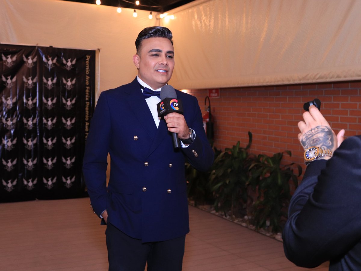 Gracias mi quería Monica Roldan por haberme invitado y distinguirme con este reconocimiento que me lo llevo en el alma. #avefenix
#tottocamachooficial
Armando Hurtado
Jesús Camacho Quintero
Lupita Barroso