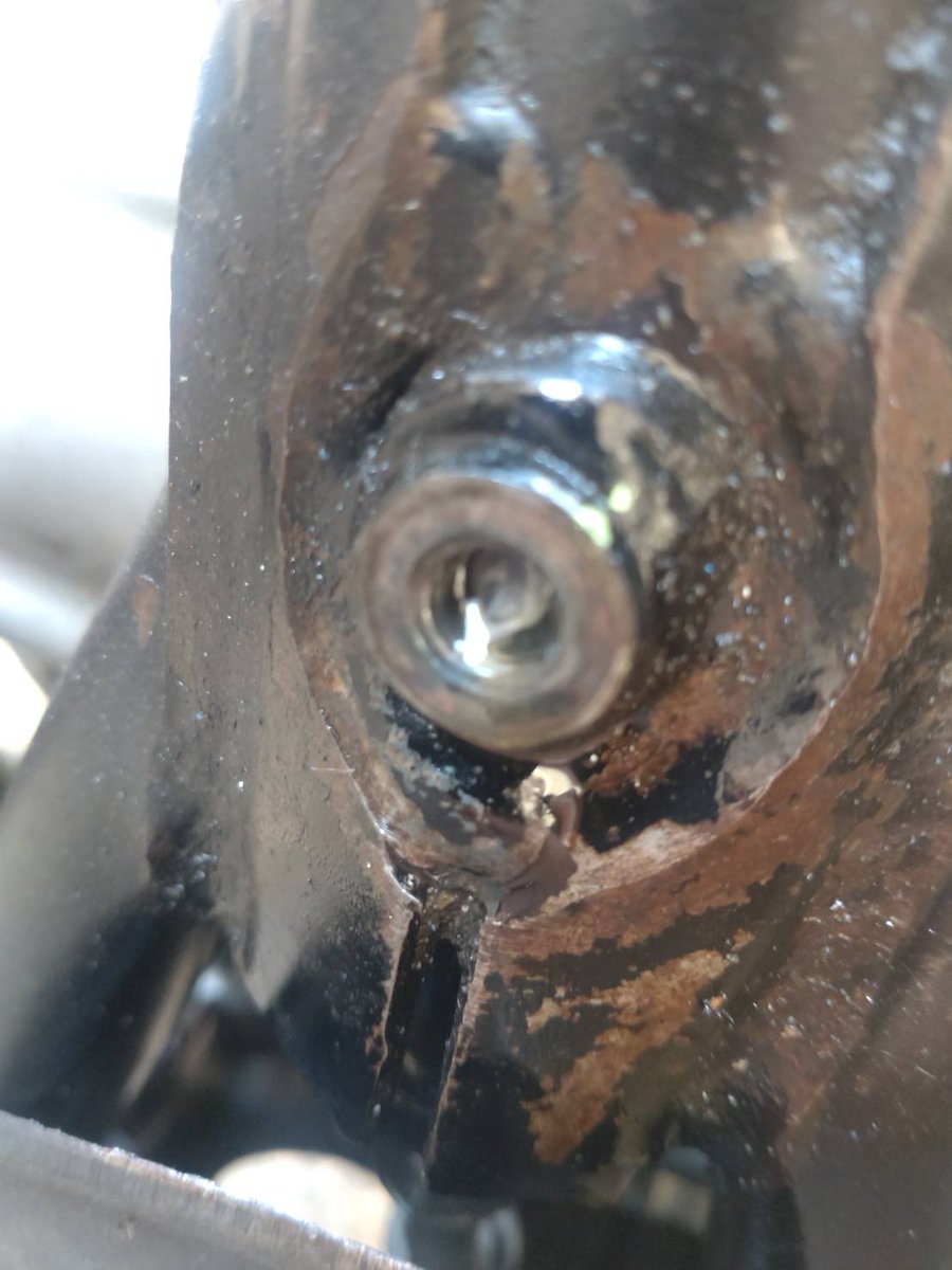 SRのお客さんから連絡来た。遠方の方なのでとりあえず近所のバイク屋で