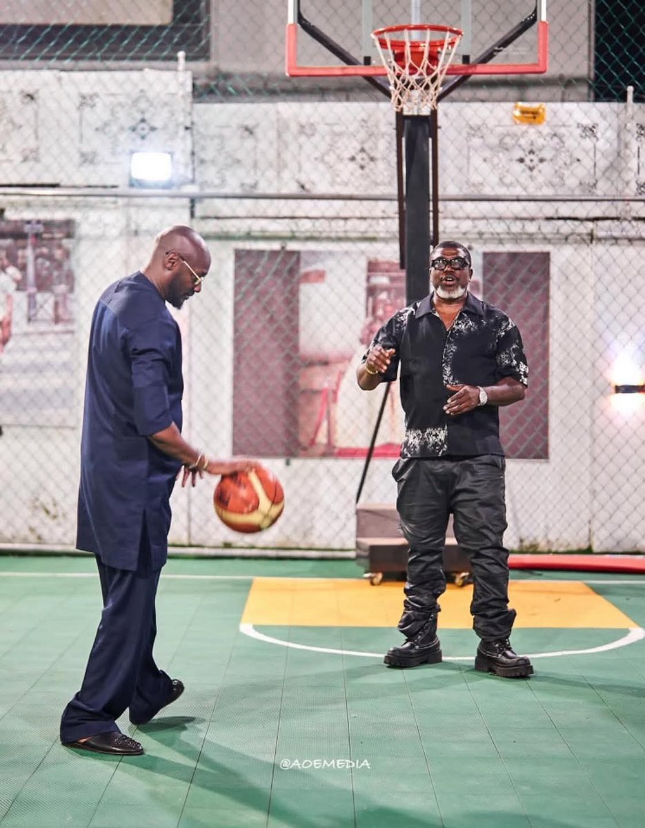 afro_nigeria's tweet photo. 2baba playing basketball 🏀🥰 https://t.co/FZ89lGn9KF