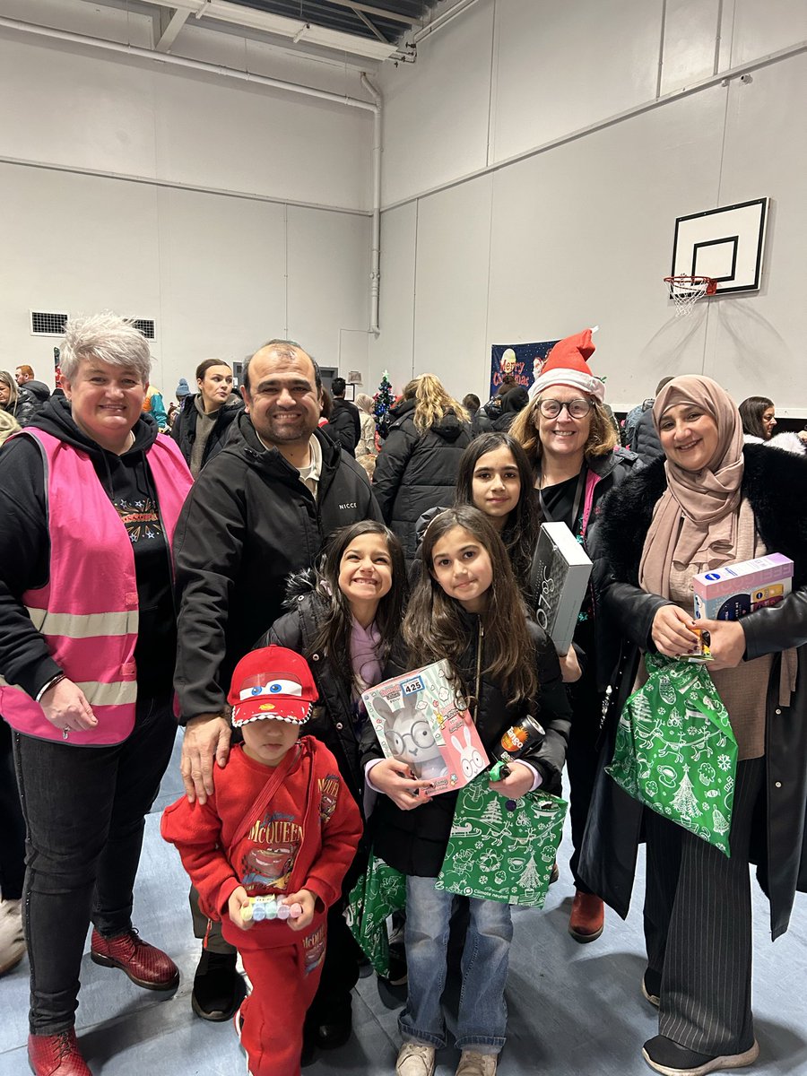 SummerstonCEG's tweet photo. 450+ children and their families packed the hall yesterday for #SummerstonLovesChristmas, thanks to all who supported and funded this free to all community event, true community spirit. Lovely to see @BobDorisSNP @MartinRhodes21 @AbdulBostani2 enjoying the festivities. https://t.co/aSvgK0V8AW
