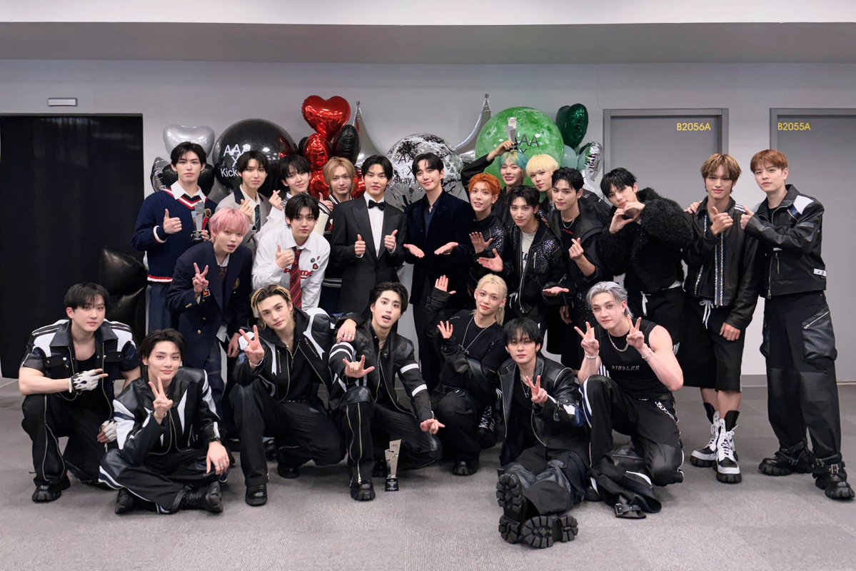 NEW公式写真 集合 20251206 AAA JYP集合写真📸良い写真だね🥹 スンミンさん、セイタくん