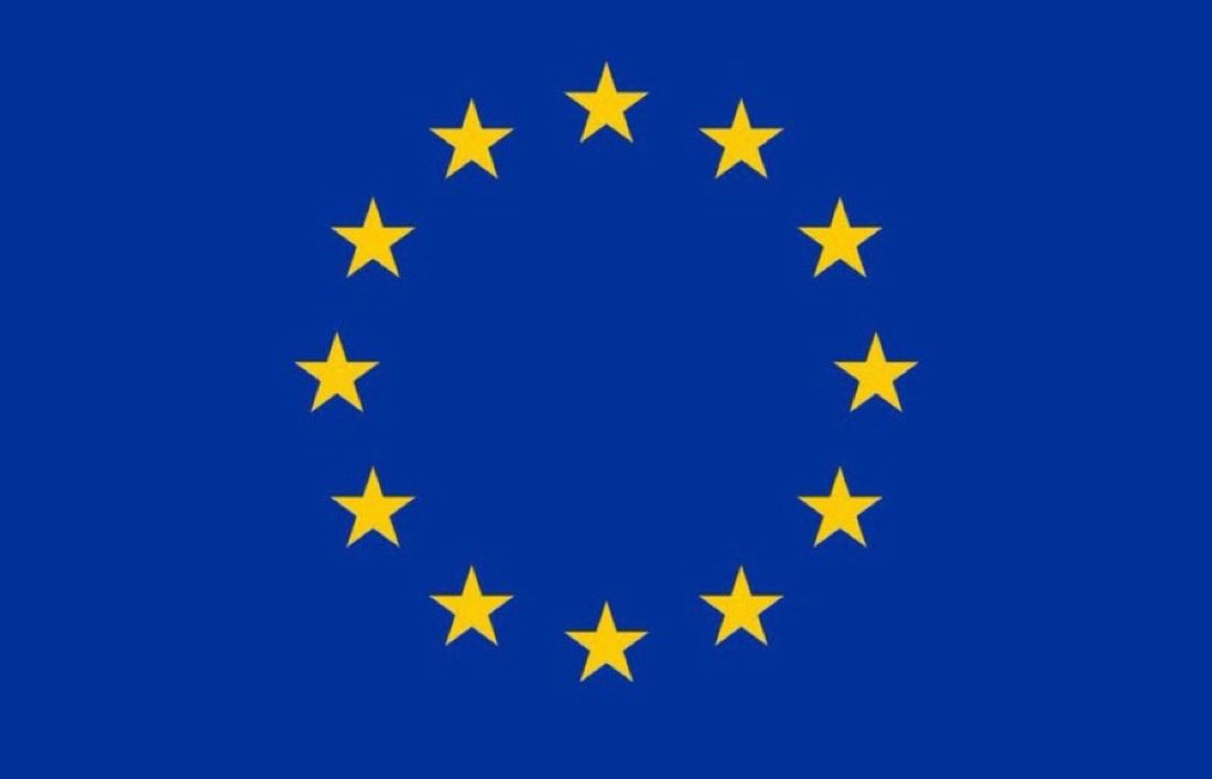 Questa sera esponiamola con orgoglio.
Qui ci siamo noi. Qui c’è il mondo libero.