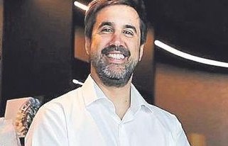 navi2004vcf's tweet photo. Los pitos a Javi Guerra al unísono en Mestalla a mí se me clavan en el alma...mientras tanto Solis se va a su casa sin q su nombre suene ni una sola vez en Mestalla para decirle la poca vergüenza q tiene de seguir llenándose los bolsillos a costa de la sangre de nuestro escudo.🦇 https://t.co/FWfqNeq7S5