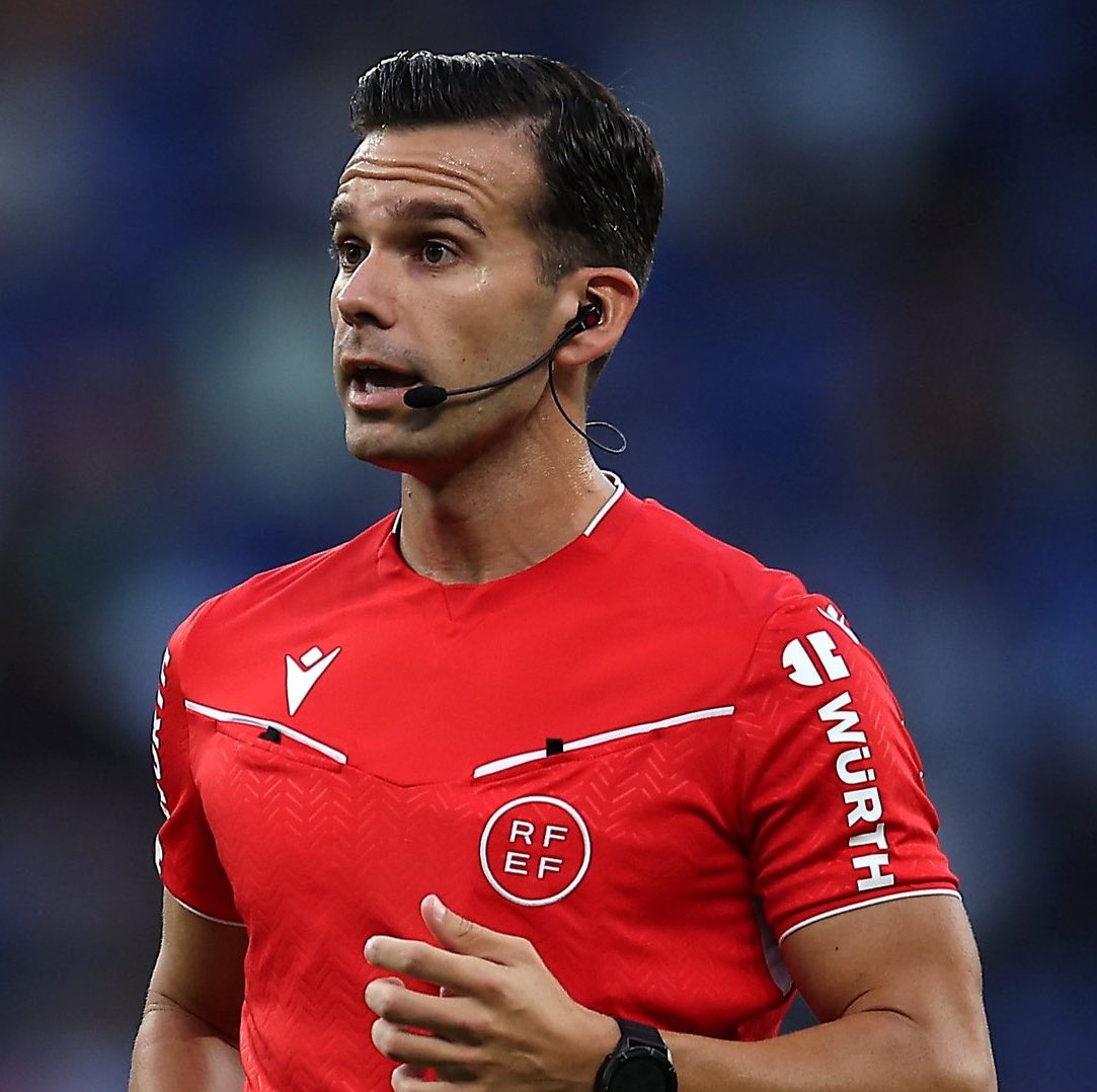 MarioOjeda724's tweet image. Gracias Alejandro, por enseñarnos que aún quedan árbitros justos, valientes y con criterio

Nunca te olvidaremos