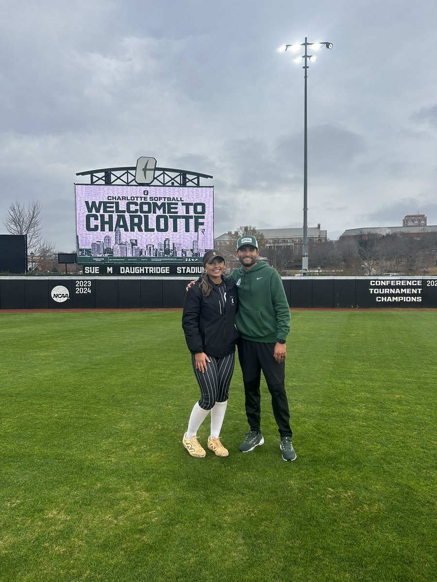 CPendergraph30's tweet photo. Great day at the UNCC camp today! Loved the energy and the chance to learn from @cbreault12 and @JakeCombs_ . Grateful for the feedback and excited to keep improving. 💚🤍🥎 @impactcaymol https://t.co/3lt6knUwFK