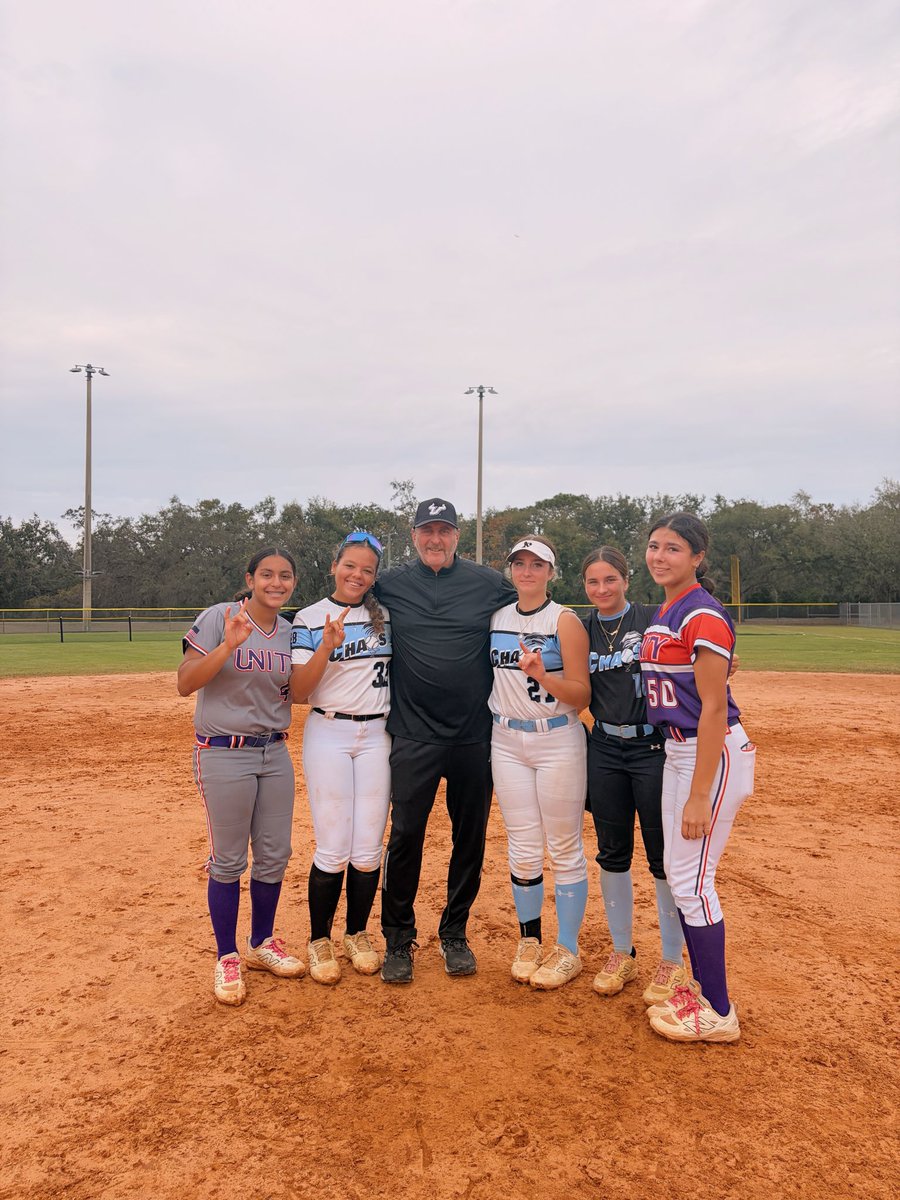 Kayleelagarelli's tweet photo. Had an awesome time @USFSoftball this weekend! I learned a lot from both the coaches and the players. The campus was beautiful and the weather was amazing when it wasn’t raining. Loved facing live pitching and getting to play in real games. Go Bulls! @SBCoachNavi https://t.co/RVtt8d8QhD