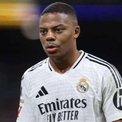 fantasypolillas's tweet photo. Mbappe cuando lo pone mi colega / Mbappe cuando lo compro yo https://t.co/mzwSqDyKAL