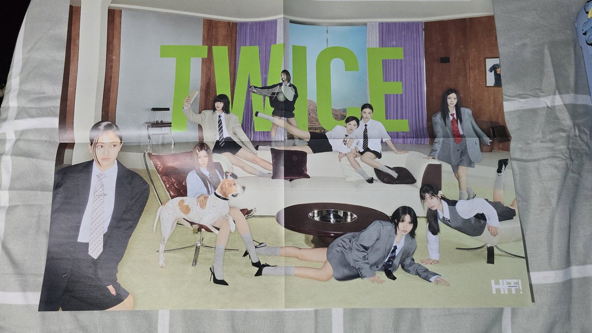 https_ohyeah's tweet image. Minha @hitmagazine_br chegouuuu!! (Chegou faz 3sem, mas eu tava viajando rsrs)

Essa edição ficou belíssima! E o veio o POB OT9 😭😭😭😭😭😭😭