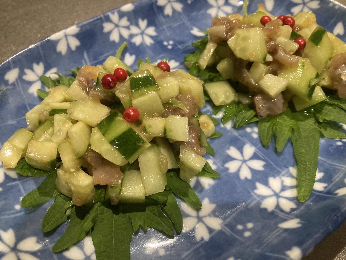 Today's sashimi dish featured chopped raw sanma (秋刀魚pacific saury). Added cubed cucumber. Tossed it in a bit of wasabi paste, olive oil and a  drizzle of soy sauce. Spooned mounds of this on perilla leaves  and sprinkled the tops with pink peppercorns. #mysashimilife