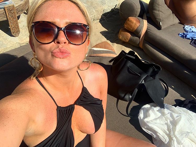 I'm so fucking horny
 Get one of your mates over <a href="/MMoroneparody/">Michele Morone</a> 😈😈😈😈😈