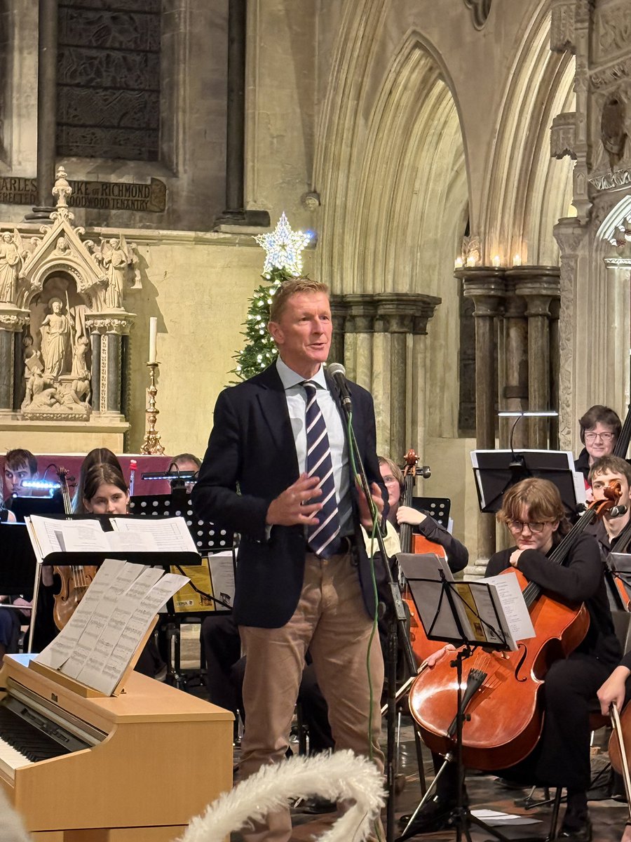 astro_timpeake's tweet image. A very special night at Boxgrove Priory in West Sussex raising money for @depaul_uk and @womenfight4ua. Beautiful vocal performance by @kvitka_openkids accompanied by the University of Chichester orchestra and Arun Choral Society. 

#carolservice #ukraine #Christmas2025