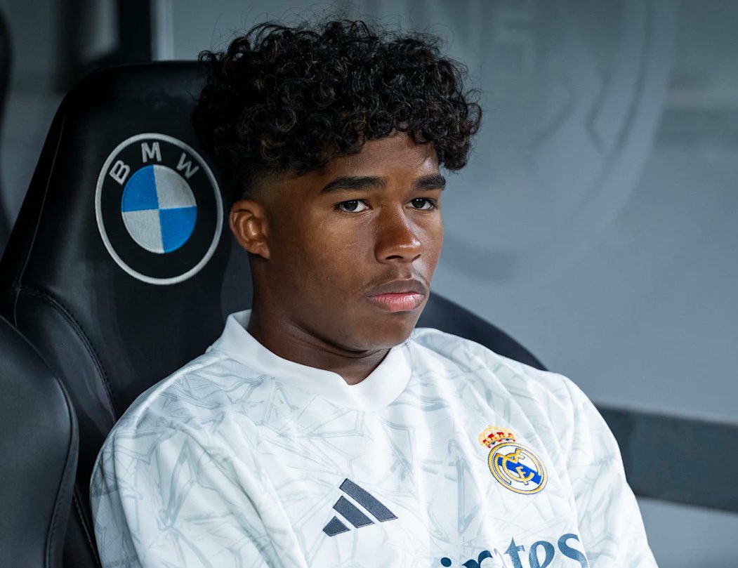 Y dentro de un mes tocará ver cómo este tío marca goles cada fin de semana en la Ligue 1.