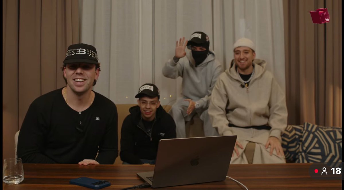 puteriourbano's tweet image. Hola somos el grupo 4 y vamos a hablar de la célula eucariota.