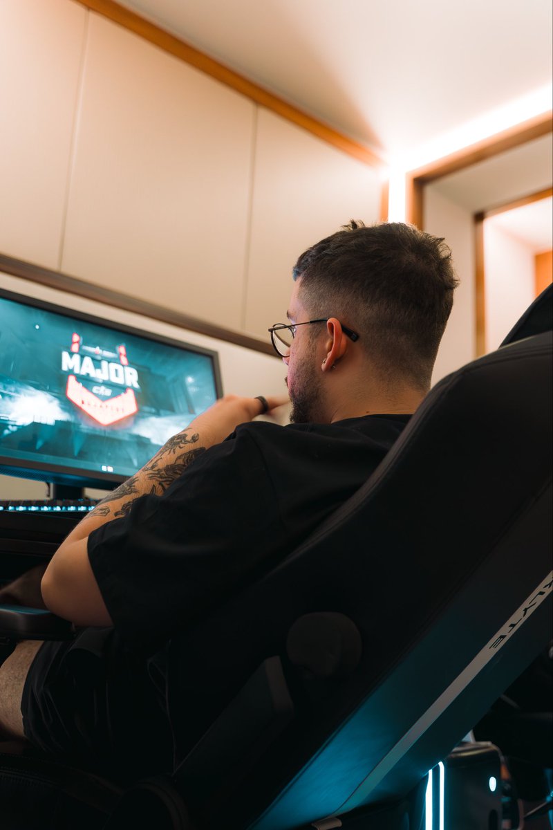 FURIA's tweet image. Oponente definido: enfrentaremos a NAVI nas quartas de final do #BudapestMajor! 

Dia e horário a confirmar

#FURIACS