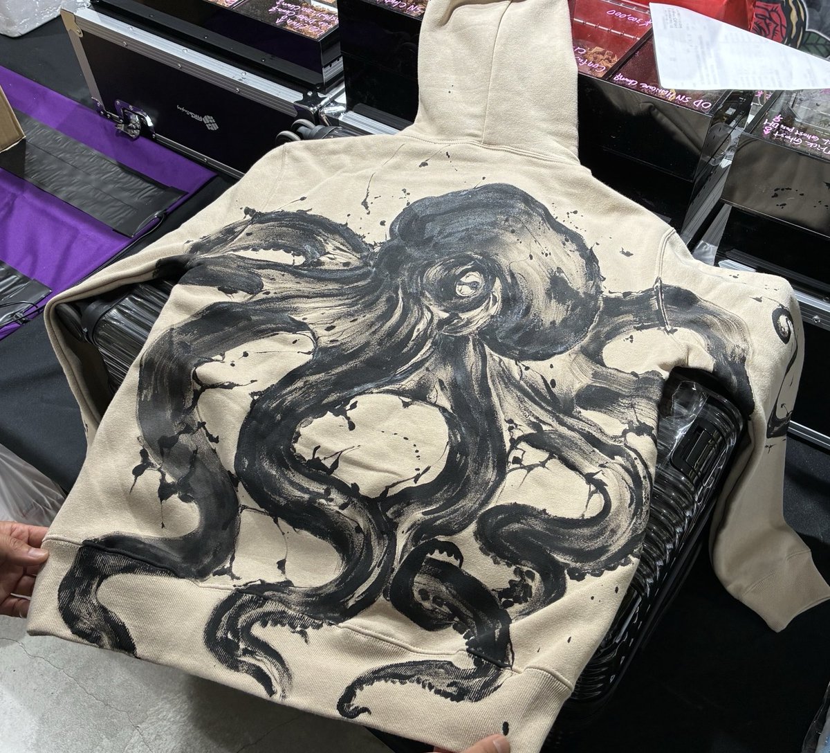 MochioOogane's tweet image. RAMPAGE2日間お疲れ様でした！
足を運んでくださりました多くのご来場者様！出店者様！ありがとうございました🐙
またこの様な経験をさせていただいた@geeksballpython さん！@miku970624 ちゃん！ありがとうございました🙏次の大阪でも頑張ります🐙))

#RAMPAGE
#相撲
#ただ触りたくないだけ