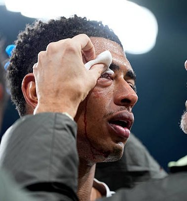 estampa_blanca's tweet image. Pero las rojas y las amarillas para los jugadores del @realmadrid  
El Negreirato goza de excelente salud