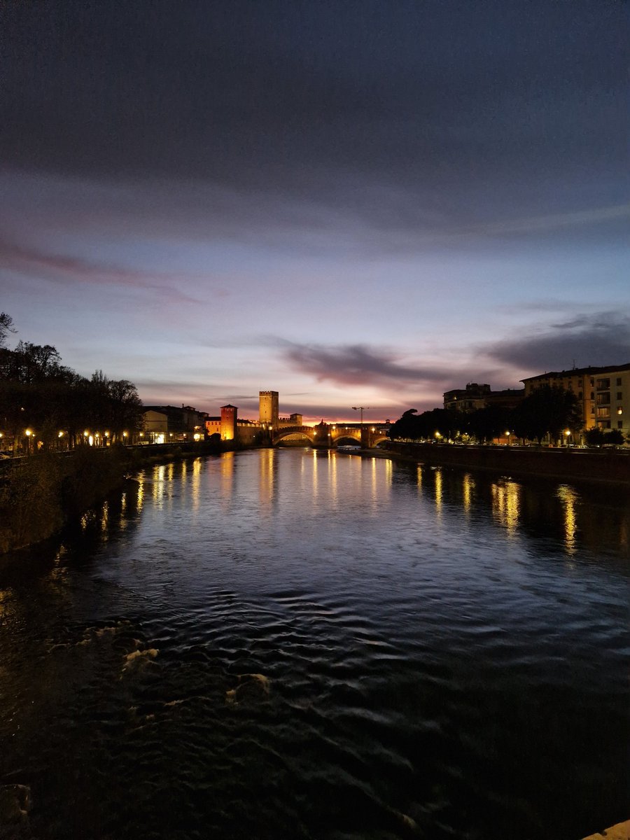 ...pourquoi j'aime beaucoup Verona. 🖤✨️💫