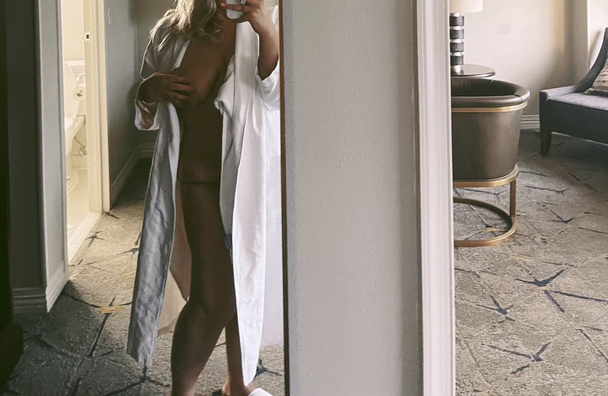 MrsBeth's tweet image. The perfect way to spend a cold winter night is tucked away in a hotel suite with a woman who knows how to keep it hot.