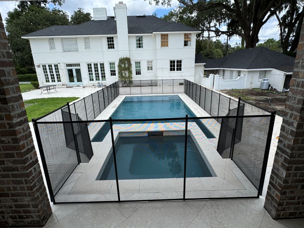 BabyBarrier's tweet image. Water accidents can happen even in a small hot tub, so don’t hesitate to call us today for your new Baby Barrier® Pool Fence. #RemovablePoolFence #PoolSafety 
babybarriercfl.com/project/pool-f…