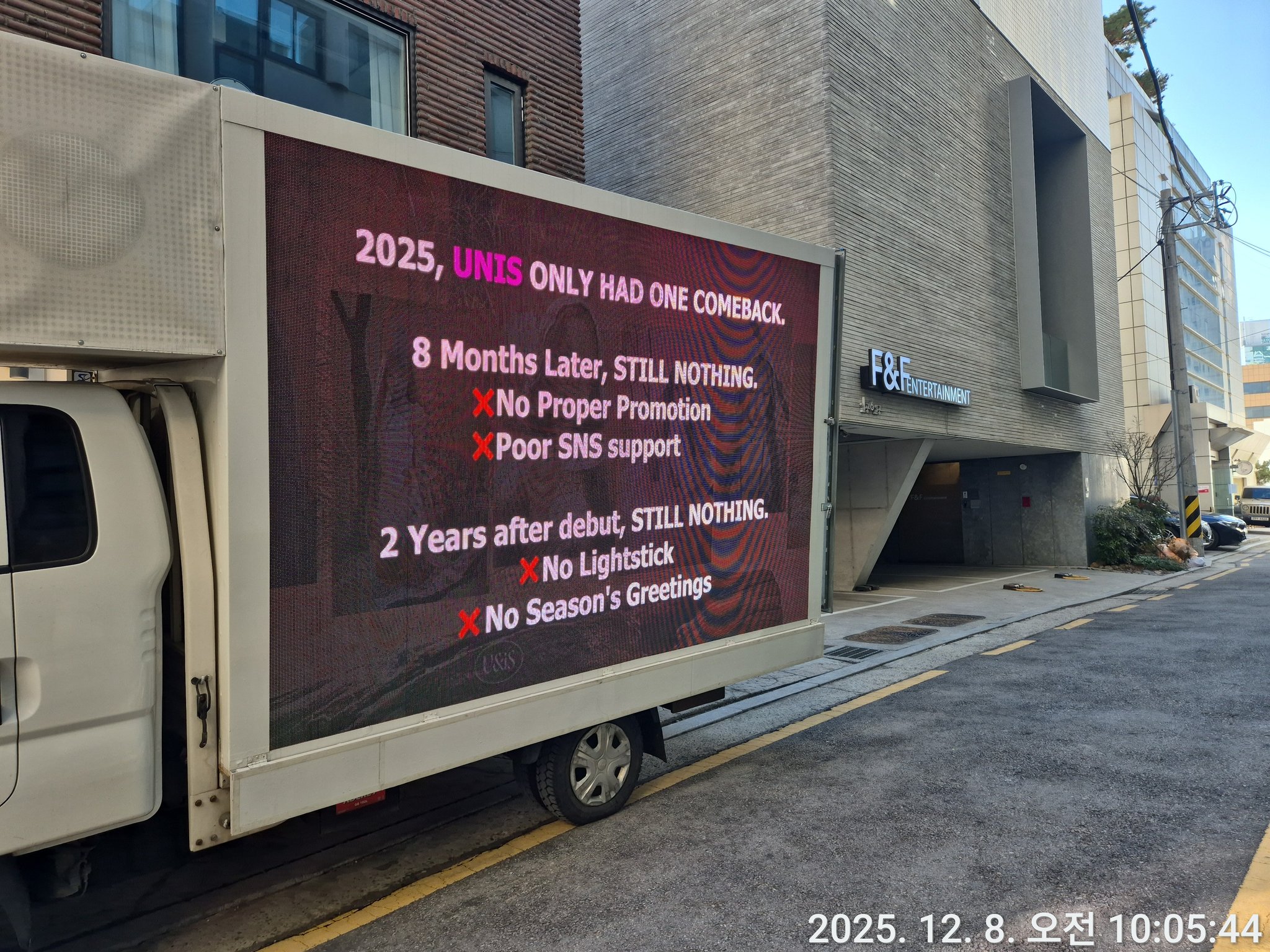 G7m_5bPbEAAzY_o?format=jpg&name=large