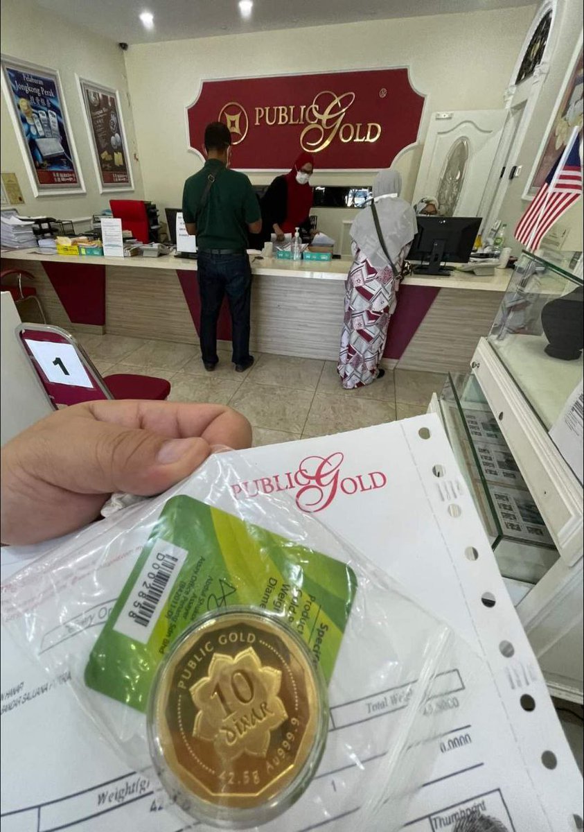 Hasnom07's tweet photo. Dah cukup target gram simpanan kita nnti boleh withdraw emas fizikal berketulenan 999.9, boleh datang ambil di 20 cawangan Public Gold seluruh negara atau boleh request GIT(pos berinsurans ke alamat rumah kita). Beli emas dapat emas. https://t.co/QwaxU9yVum