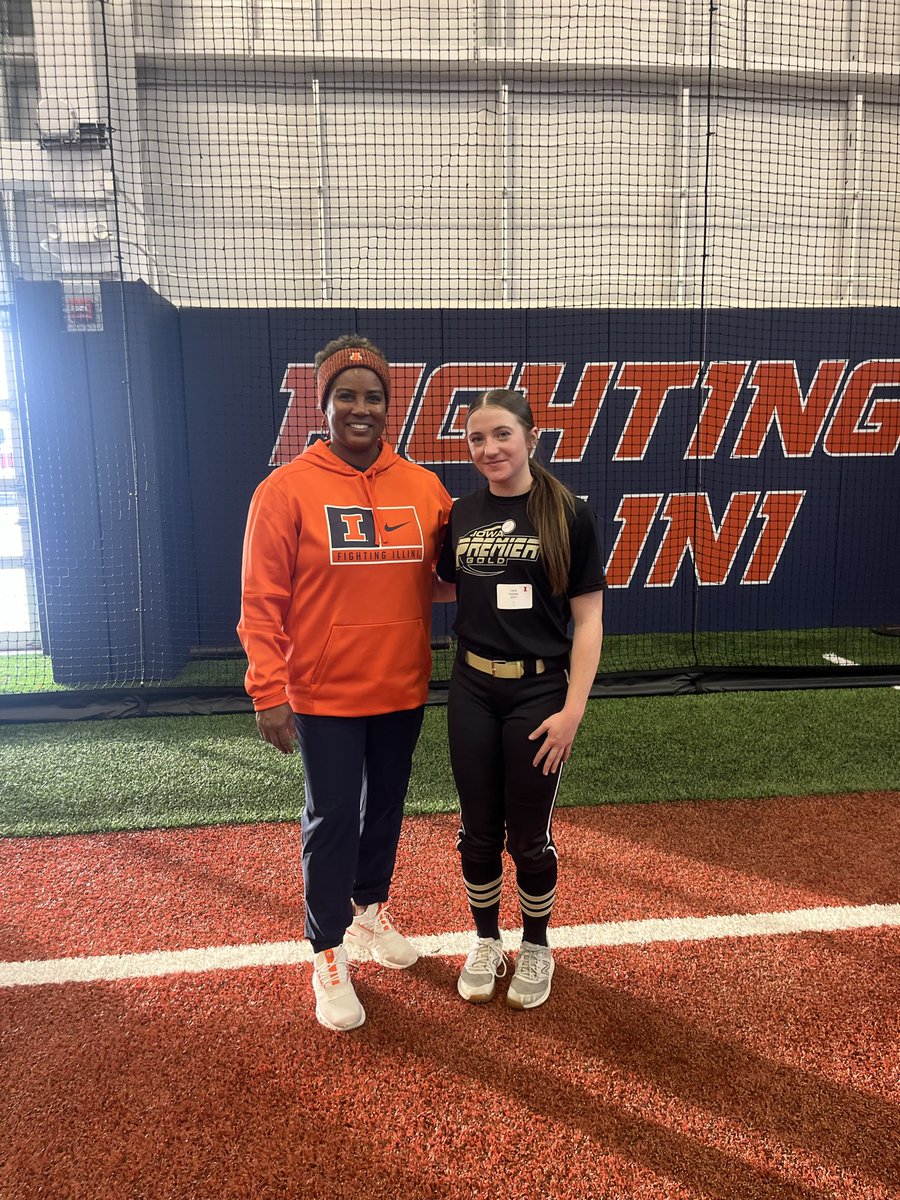 LanaHobday10's tweet image. I had a great experience at the Illini softball camp yesterday working my offense and defense skills. Thank you to the coaching staff and players for the great camp. @TyraPerry13 @IP_09_Chi @coach_troutsta @bgoler10 @IlliniSB