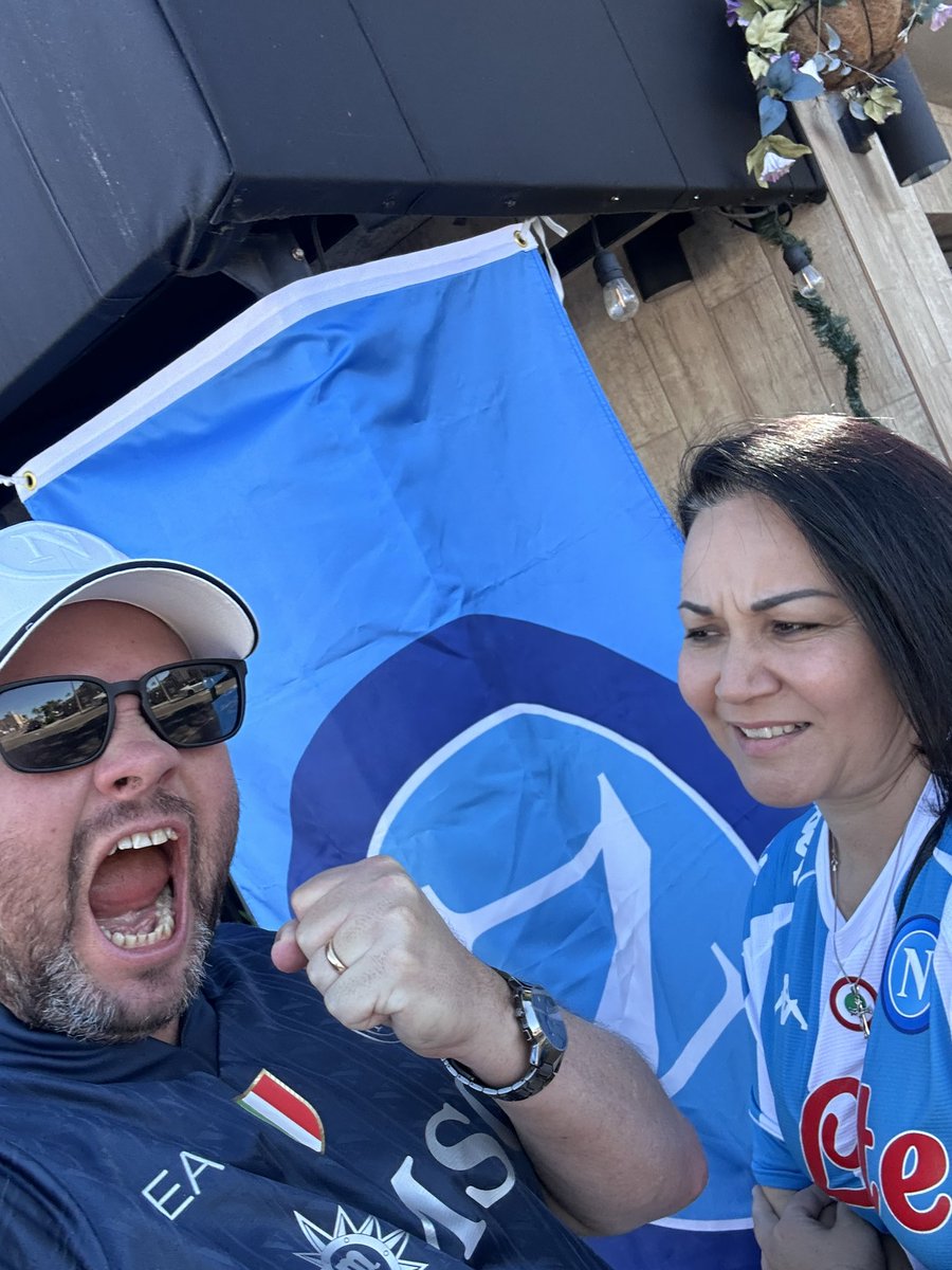 NapuleDBO's tweet photo. Victory and So Cal Sunshine!
🩵🌋🏆🌴
#ForzaNapoliSempre #FinoAllaFine #JuveMerda https://t.co/xfn8Ggb9jZ