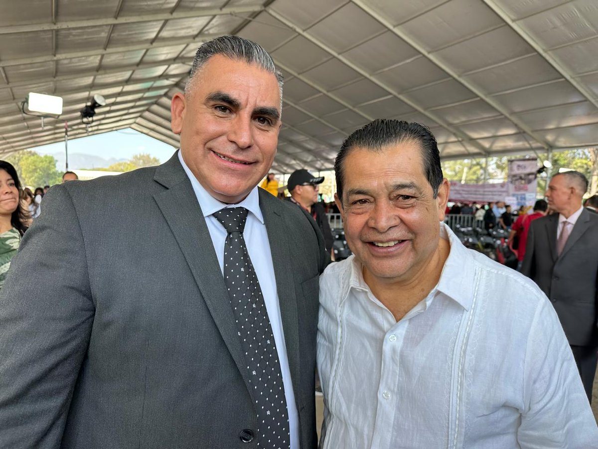 Muchas felicidades a <a href="/azucenacisneros/">Azucena Cisneros</a>, Presidenta Municipal de Ecatepec, por su informe de gobierno. Estoy seguro que continuará dando pasos firmes por el bienestar de la comunidad.