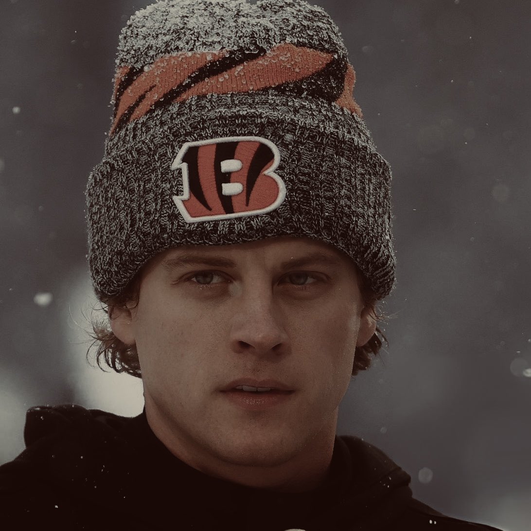 ICED9INE's tweet photo. It’s the most wonderful time of the year. 

                          🎄🏈🌨️
                 {@BotoxNBleach} https://t.co/snlGHSoBml