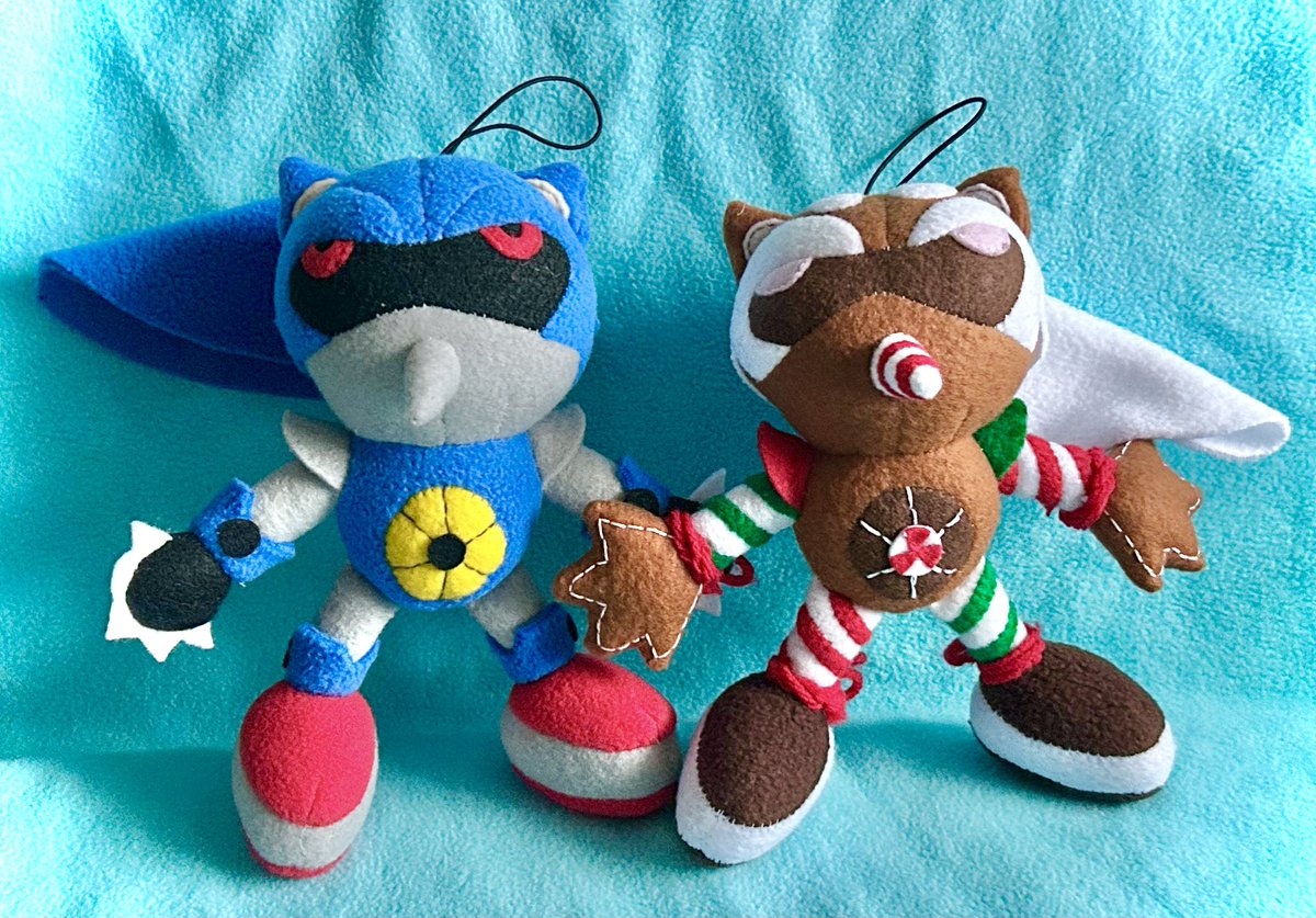 Introducing….my own original Christmas plushie design! (In a simplified manner)

GINGERBREAD-AL SONIC! 🎄
(Or in this case, brittle-breadal) 

A festive variant of my standard hue hue customs for the holiday season! 

#MetalSonic #SonicPlush