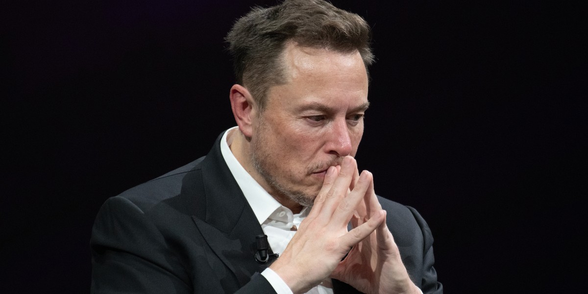 "UE powinna zostać rozwiązana, a suwerenność zwrócona poszczególnym krajom, aby rządy mogły lepiej reprezentować swoich obywateli".
Czy zgadzasz się z Elonem Muskiem?