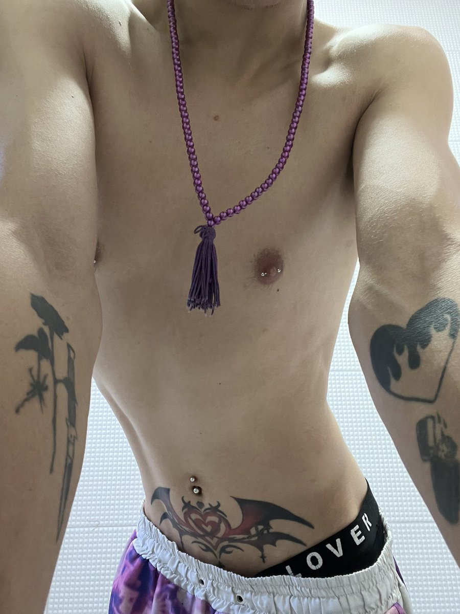 Catnip4i20's tweet image. Uiuiui imagina lamber essa barriguinha né :3