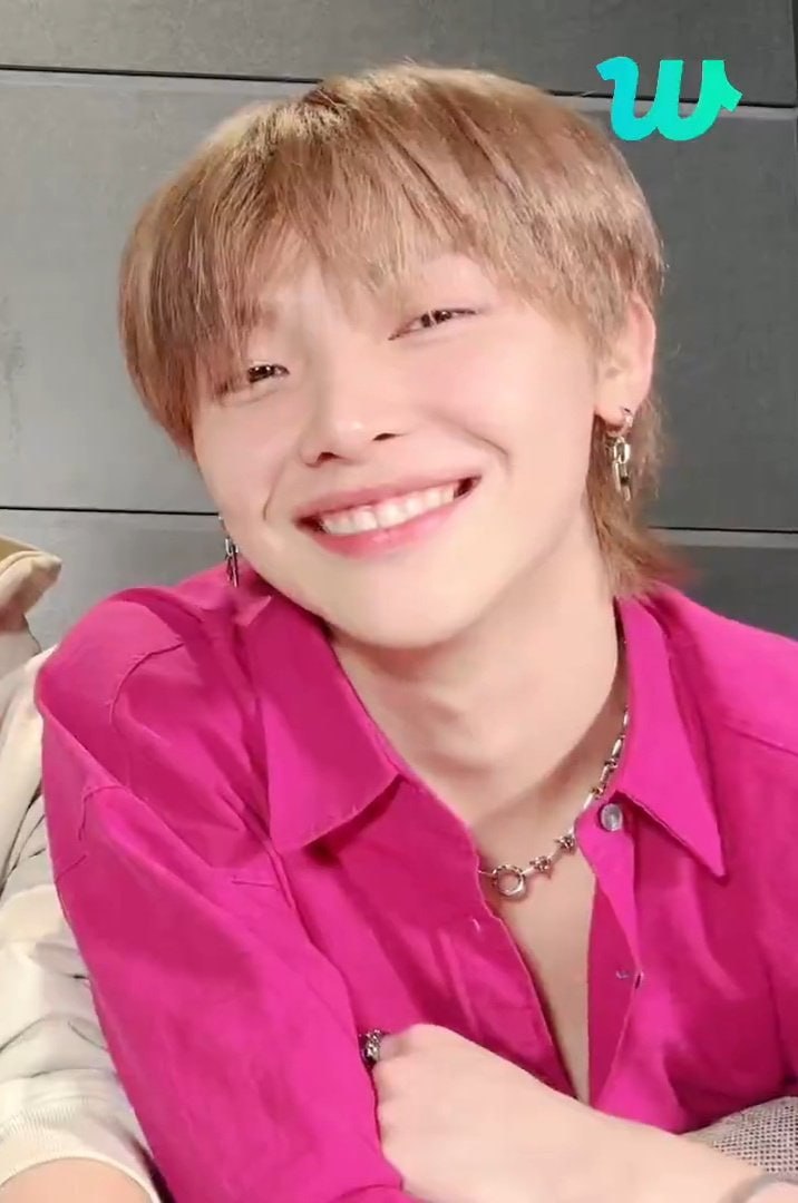 softjiungs's tweet photo. that shirt too kinda 😭 https://t.co/SSvrjzE8Vm