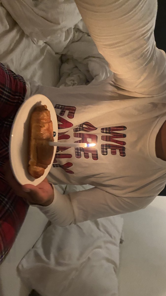 SAM0_v's tweet photo. 8/12🎂
أودّع اليوم سنة ماضية من سنوات عمري ، حملَت لي بين طيّاتها ما أتوقع وما لا أتوقّع ، ما أكره وما أحبّ . .
لكنّني أدركتُ بها التوهج بعد الانطفاء والوصول بعد التيه . . https://t.co/Xxr4nGG86P