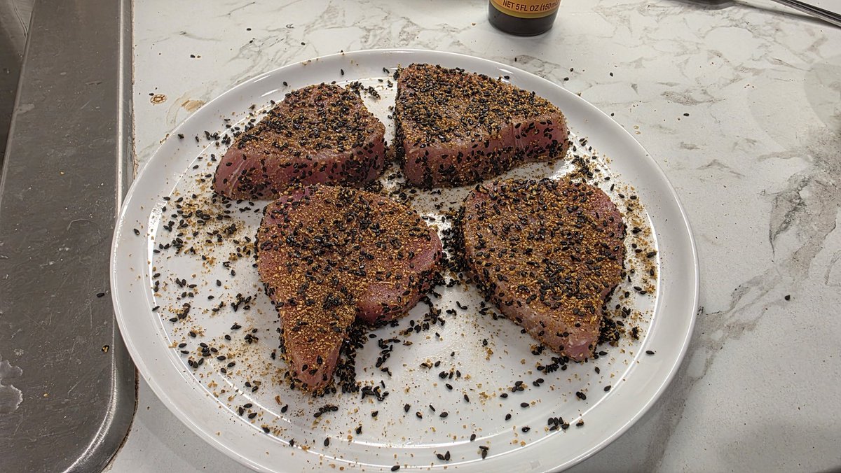 sSnAk3e's tweet image. Let's sear some fish...
#ahituna