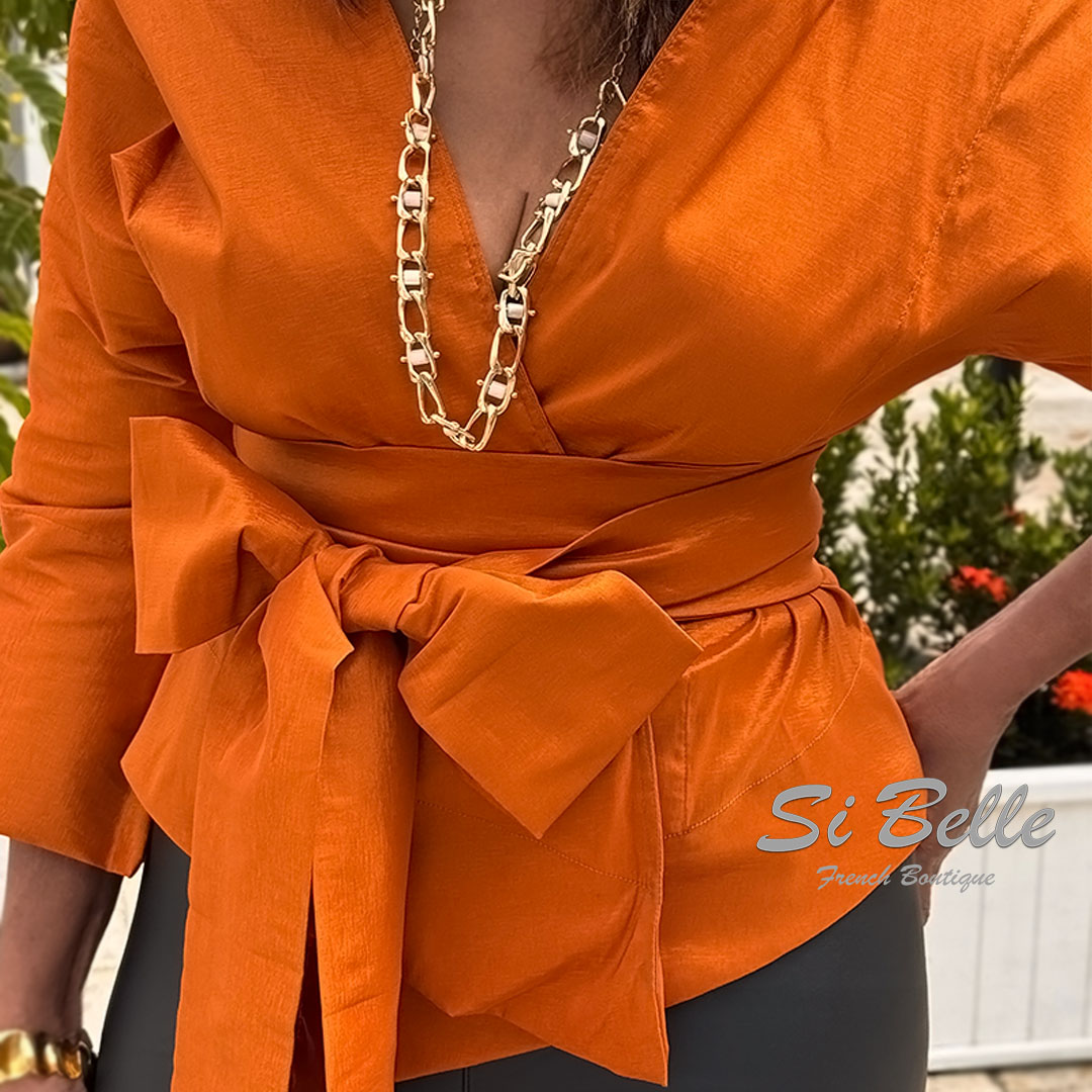 SiBelleNausicaa's tweet image. Bold. Confident.🧡🧡🍁
Our vibrant burnt-orange wrap for that perfect Si Belle silhouette.
Turns heads with its sculpted collar, dramatic sleeves, and signature waist tie🧡
Available now
#sibellefrenchboutique #Blouse #FallColorPalette #ShopLocal #SupportLocal #ShopSoMi