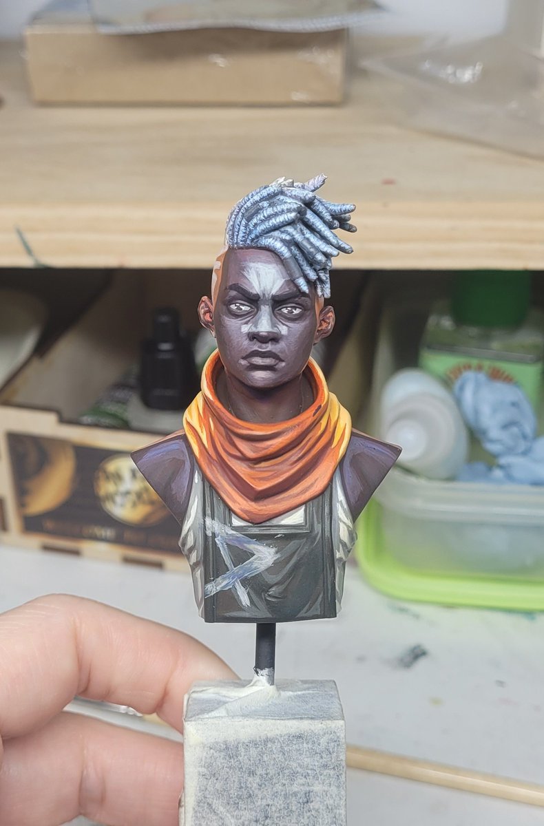 Este busto esta siendo una lucha constante aunque en general estoy consiguiendo lo que queria

No se hacer la luz desde atras en la piel. Todo se me hace super raro

Voy a darle mañana un dia de descanso y el marte otro intento con mente fresca