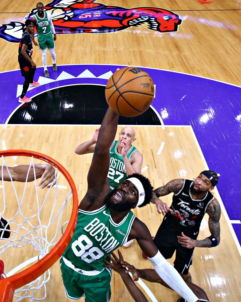 B24Dunk's tweet photo. Neemias Queta fez um duplo-duplo com 11 PTS e 11 REB contra os Raptors e os Celtics vão em cinco vitórias consecutivas! ☘️ https://t.co/HMTpcc6l74