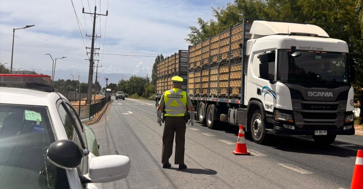 #SanVicente: <a href="/carab_ohiggins/">Carab_Ohiggins</a> 6° Comisaría y sus destacamentos están en las rutas de su jurisdicción realizando controles vehiculares para que este sea un fin de semana largo tranquilo y seguro.
#OrdenyPatria