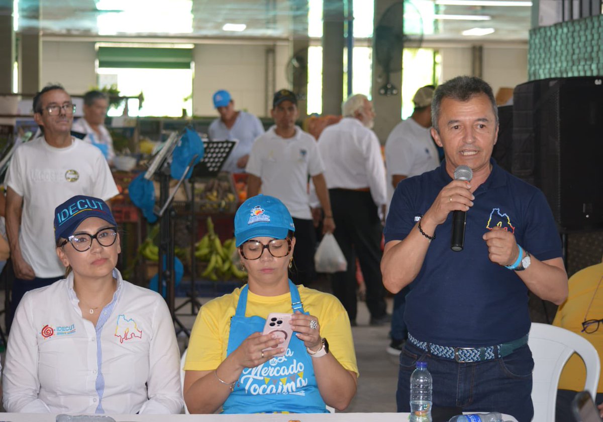 CundiAgro's tweet photo. 🐔🧺#Tocaima celebró una jornada inolvidable con el Primer Festival de la Gallina Tocaimuna, un encuentro que resaltó los sabores tradicionales, la riqueza cultural y los productos del campo que hacen único al municipio y a Cundinamarca. https://t.co/pMuyzrO5w4