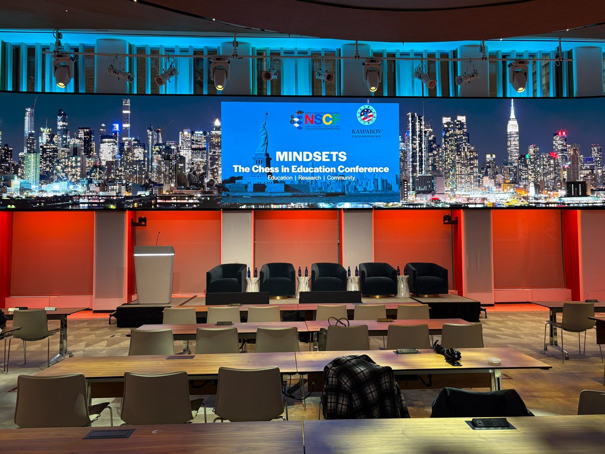 RedBandit Chess tweet media