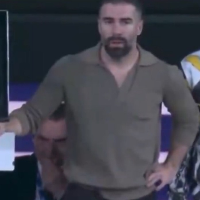 theMadridZone's tweet photo. 🚨 Dani Carvajal to the referee: 

‘This is the level you give and then you go cry in the press conference’ @benfeerr https://t.co/2lybHywAHm