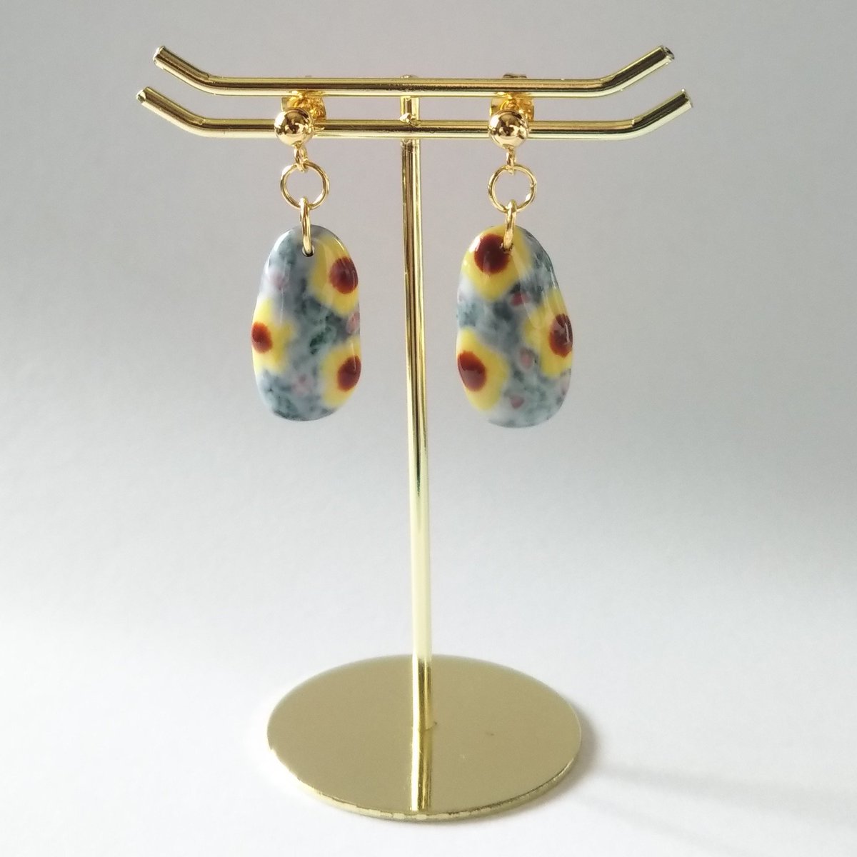 koiironail's tweet photo. ネイルチップをピアス・イヤリングに加工してminne販売しています
リンクからショップにアクセスできます
https://t.co/KYf0DZl9ue

#クリエイターリンクデー　#365DIYtheme https://t.co/KYup65Z4aD