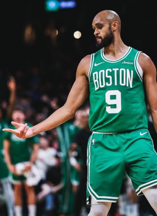 TheHoopCentral's tweet image. Derrick White over the last three games:

25.3 PPG
6.7 APG
5.3 RPG
51.8% FG
43.2% 3P
100% FT
31.9 MPG