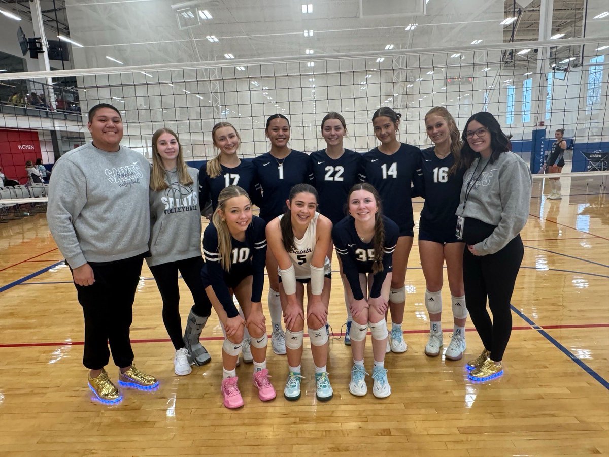 emmiedean5's tweet photo. Nothing better than hitting the court with my Saints girlies! 🏐💙 We walked out as champs, and this is only the beginning. Let’s go! 🔥 @KSScoutDeck @GorillasVB @fhsuvb @UCM_volleyball @SaintsVBC #2028athlete https://t.co/mhtSAgwgy9