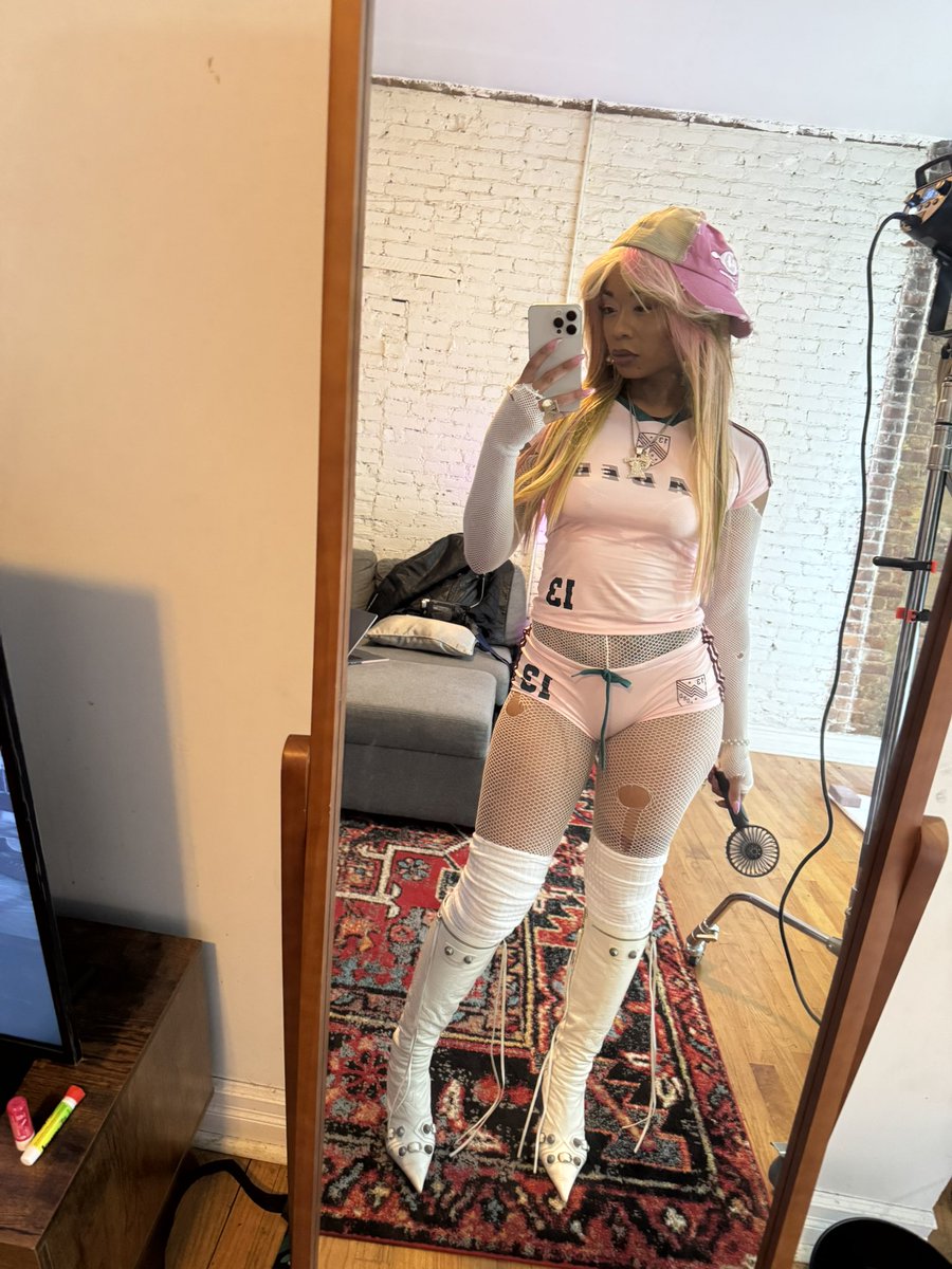 TiaCorine's tweet image. hey