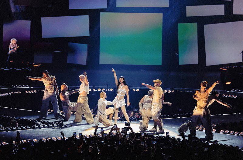 itsKatyPerryNOW's tweet photo. will remember this tour for LIFETIMES. thank you katy ♾️ https://t.co/ZlxGsw2u1J