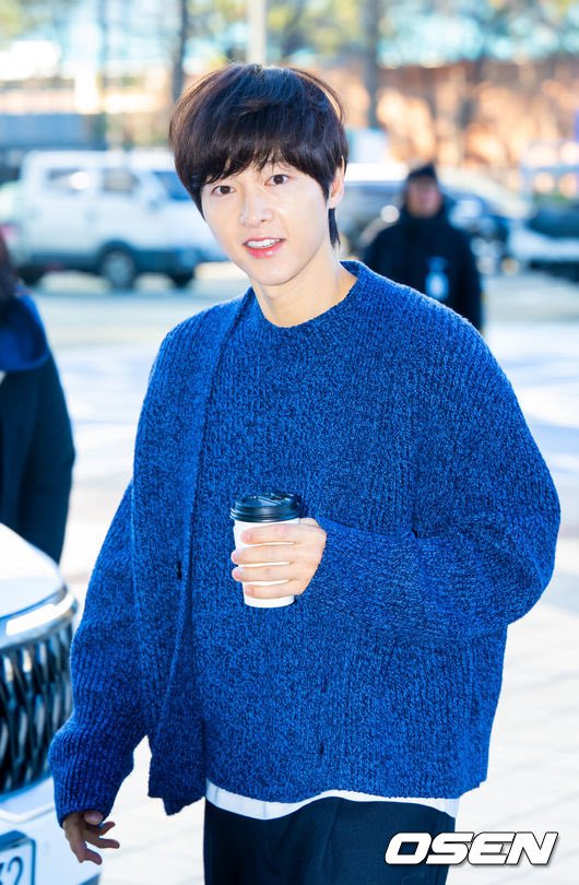 [단독] 송중기, 2달만 초고속 차기작 결정..'러브클라우드' 로코 복귀 naver.me/xF2OkLZf

'러브클라우드'는 전직 비행교관이었던 강우주와 예비 조종사였던 안하늬가 7년 뒤 사랑도 날씨가 되는 신비로운 제주에서 관제사와 파일럿으로 다시 만나 벌어지는 이야기를 그린 로맨스 작품이다.